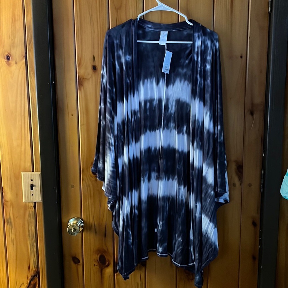 Lane Bryant LIVI Womens top. NWT size 14/20
